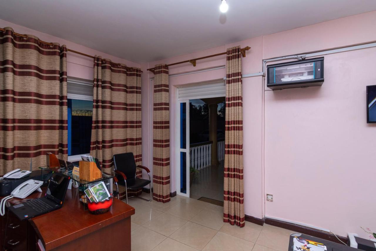 Karibu Bb Suites Entebbe Dış mekan fotoğraf