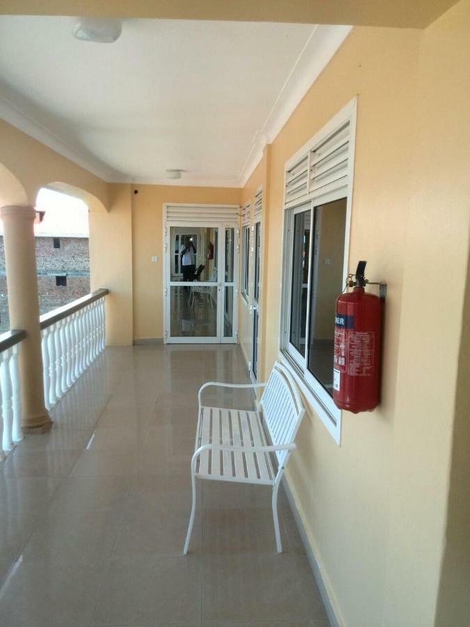 Karibu Bb Suites Entebbe Dış mekan fotoğraf