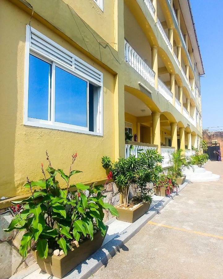 Karibu Bb Suites Entebbe Dış mekan fotoğraf